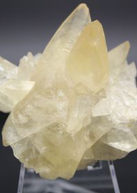 Fluorescent Minerals: When Stones Glow in the Dark calcite 54