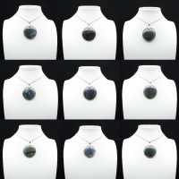 Round labradorite pendant Round labradorite pendant