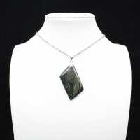 Diamond-shaped Kambamba Jasper pendant