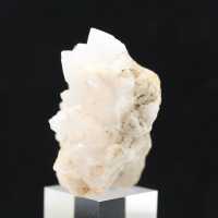 Compact Moroccan flower quartz crystallization