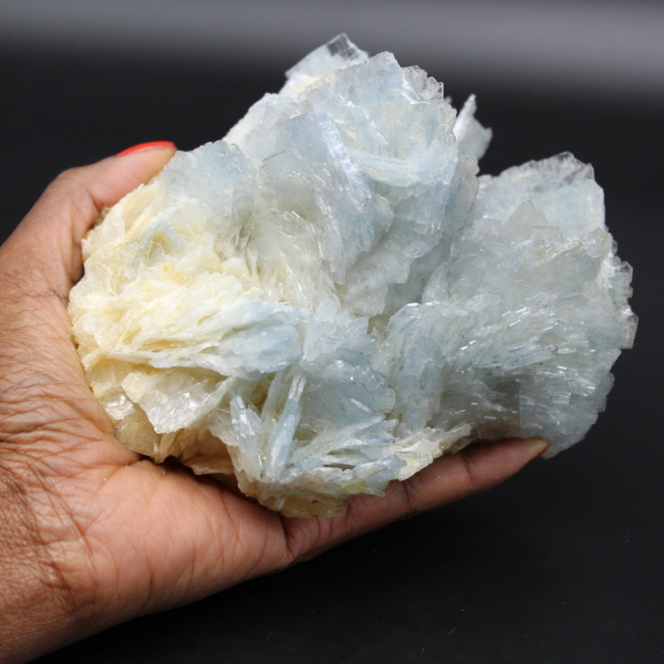 Large crystallization of blue barite