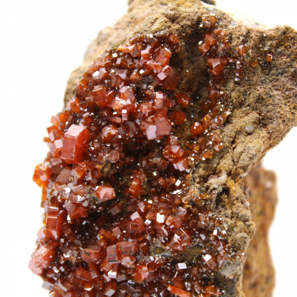 Crystallization of natural vanadinite