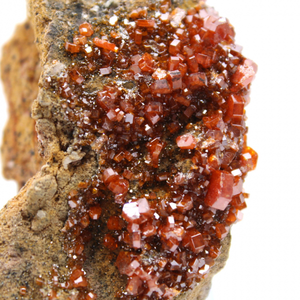 Crystallization of natural vanadinite