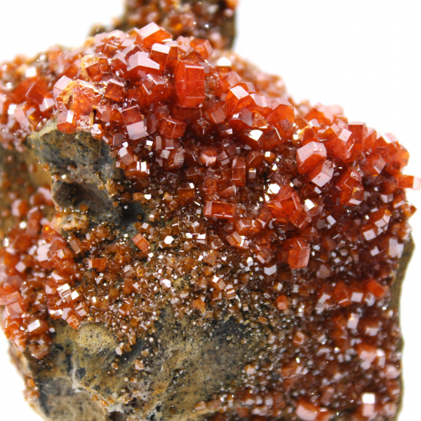 Crystallization of vanadinite