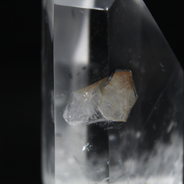 Quartz inclusion