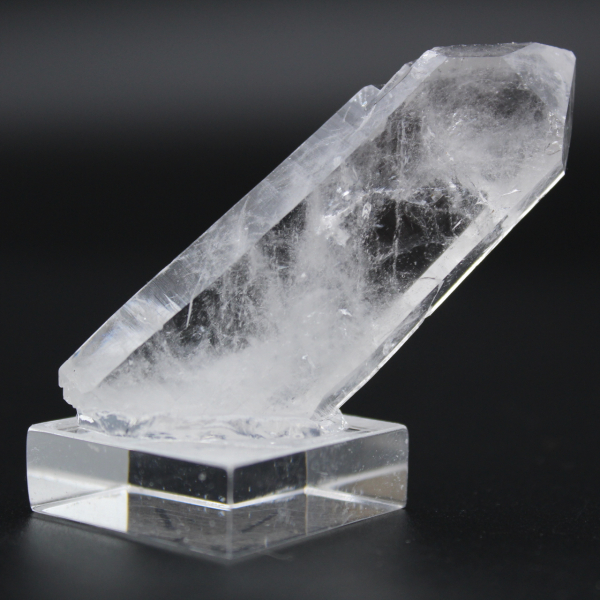 Faden quartz crystal on base