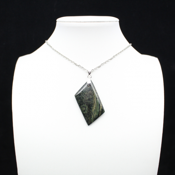 Diamond-shaped Kambamba Jasper pendant