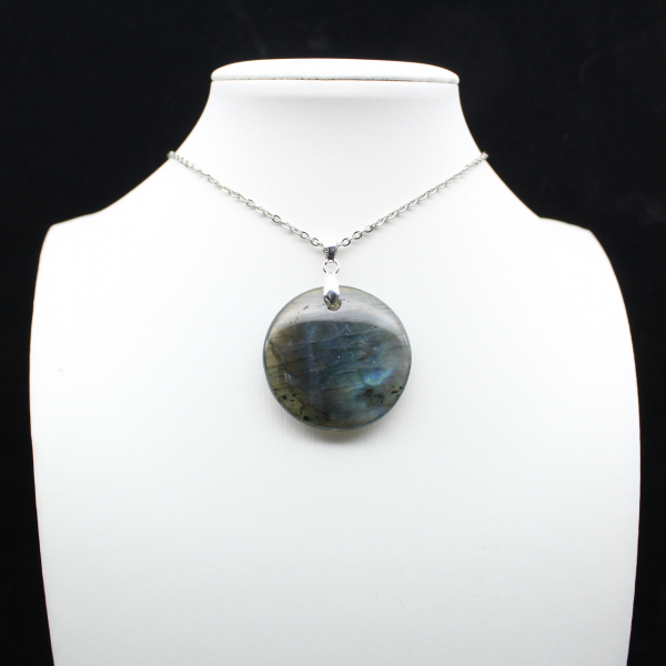 Round labradorite pendant