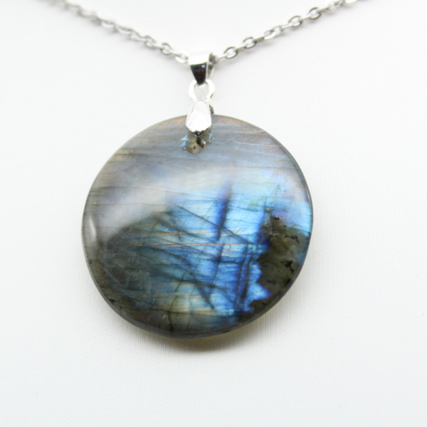 Round labradorite pendant