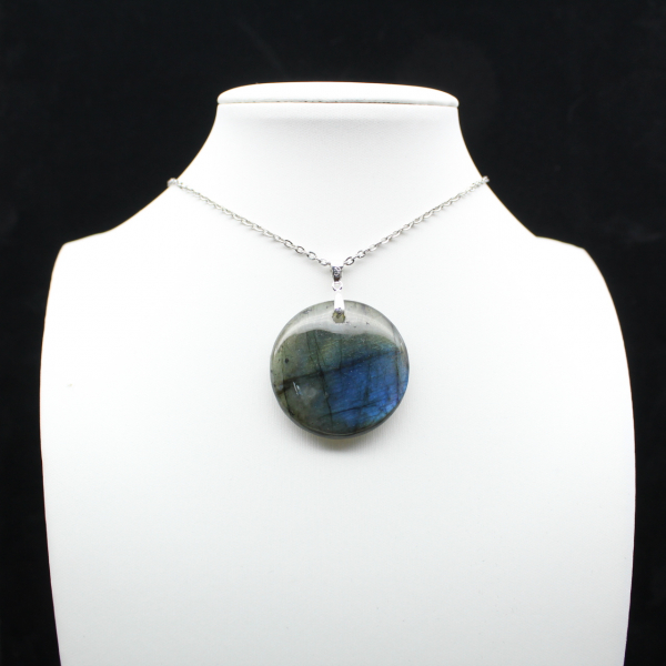 Round labradorite pendant