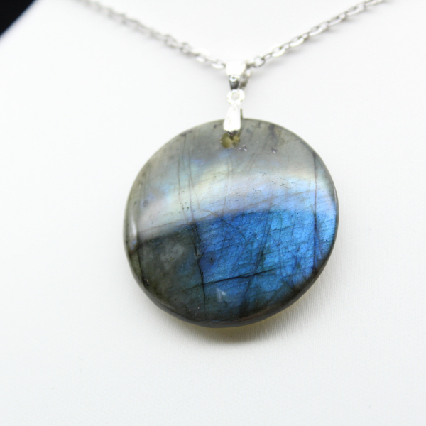 Round labradorite pendant