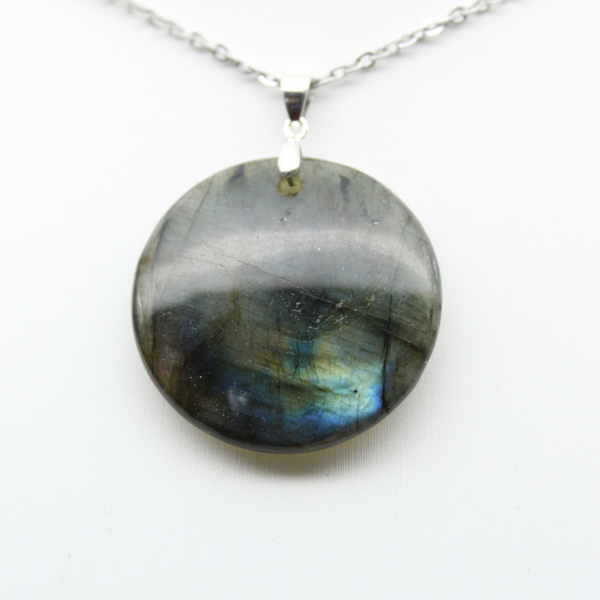 Round labradorite pendant