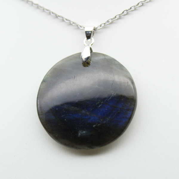 Round labradorite pendant
