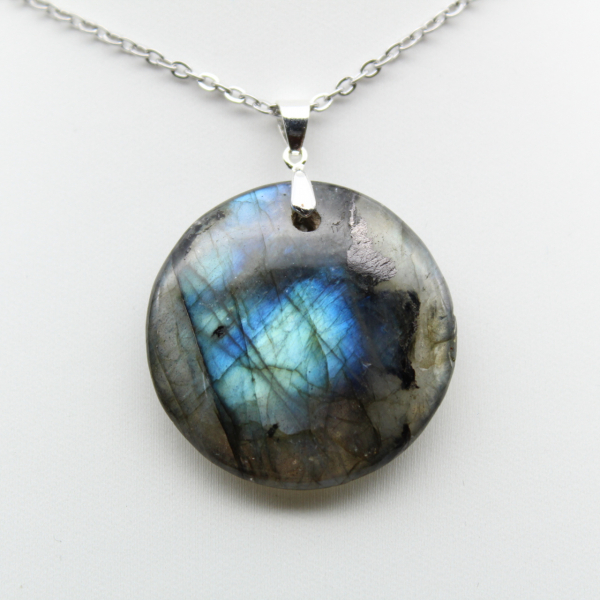 Round labradorite pendant