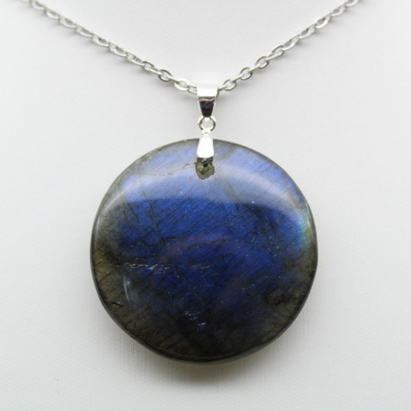 Round labradorite pendant