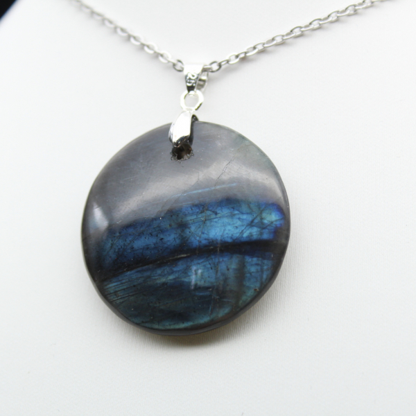 Round labradorite pendant