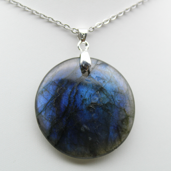 Round labradorite pendant