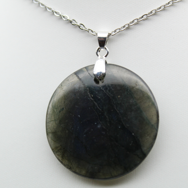 Round labradorite pendant