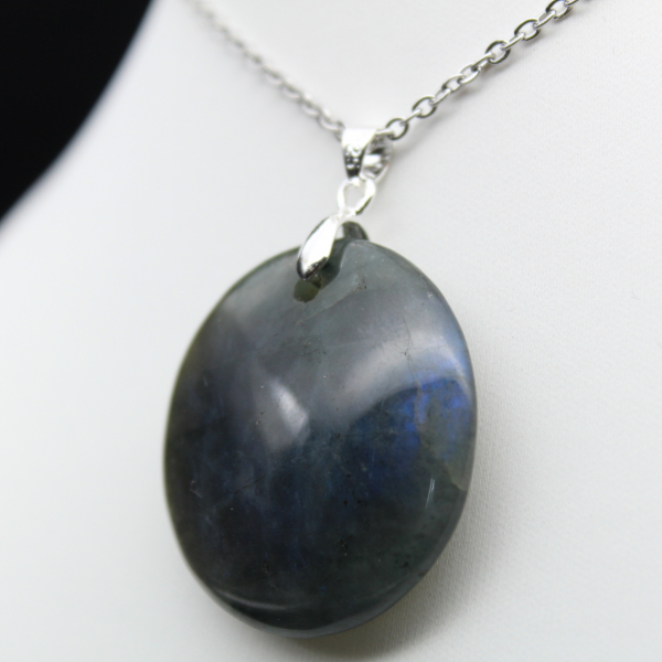 Round labradorite pendant