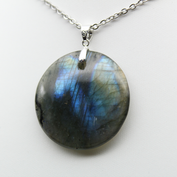 Round labradorite pendant