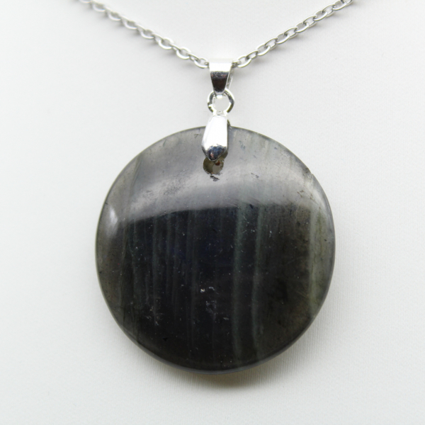 Round labradorite pendant