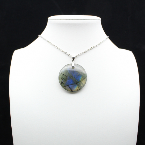 Round labradorite pendant