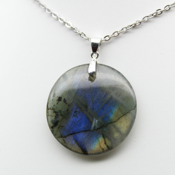 Round labradorite pendant