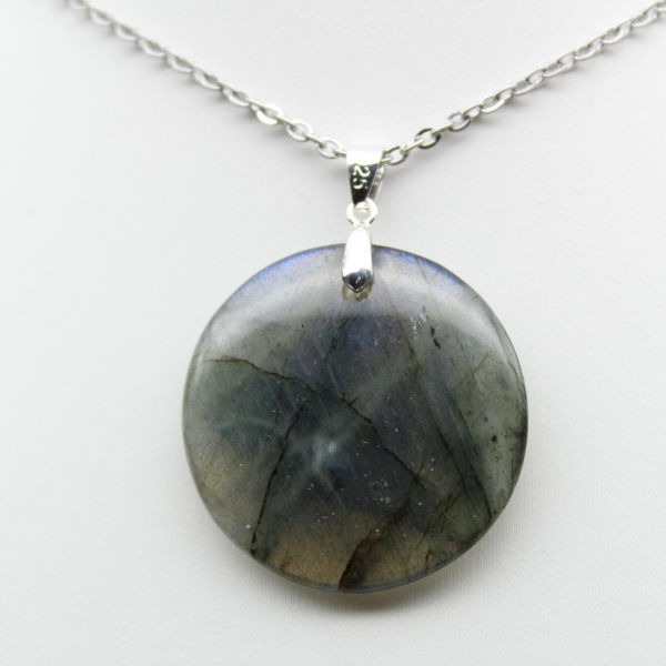 Round labradorite pendant