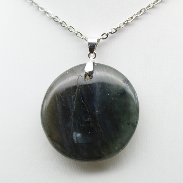 Round labradorite pendant