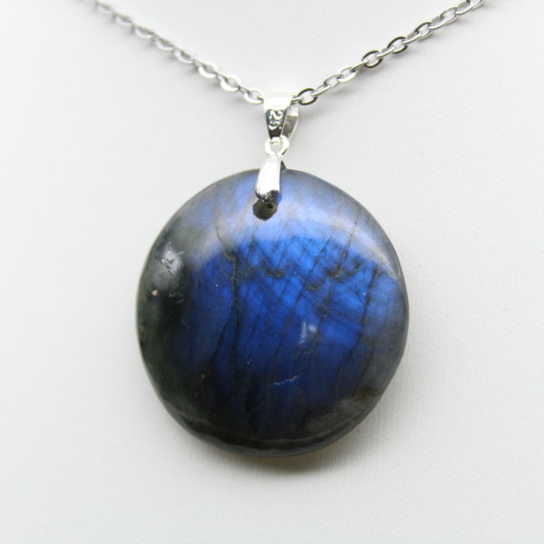 Round labradorite pendant