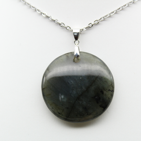 Round labradorite pendant