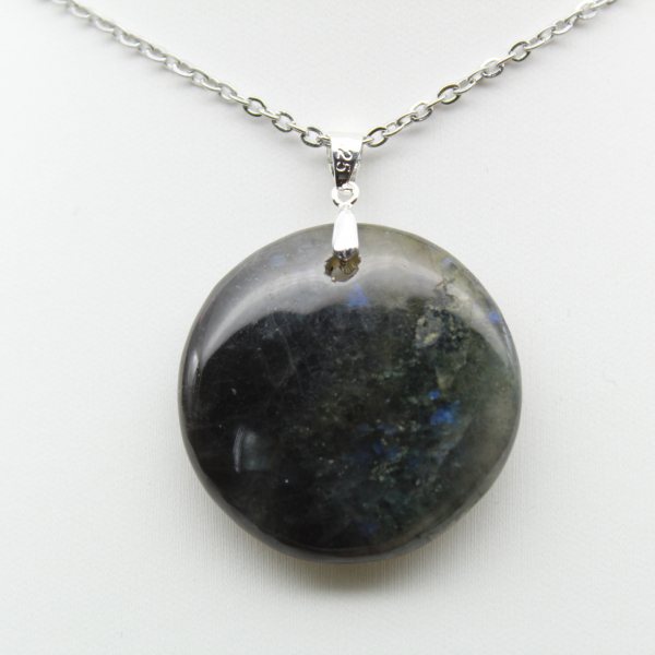 Round labradorite pendant