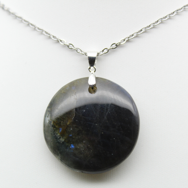 Round labradorite pendant