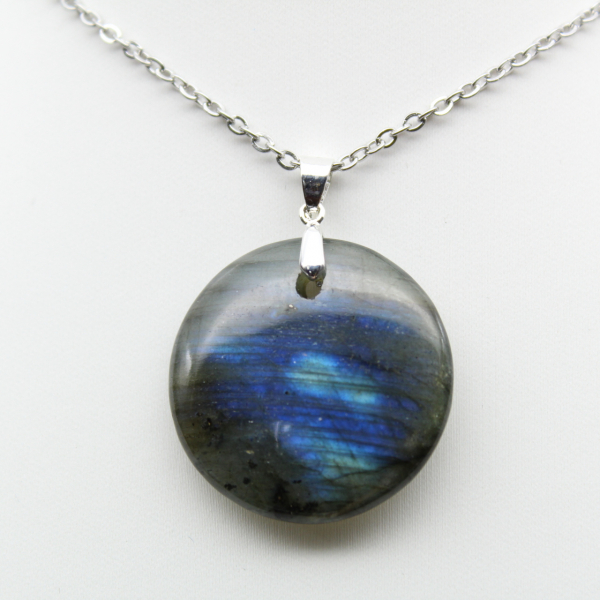 Round labradorite pendant