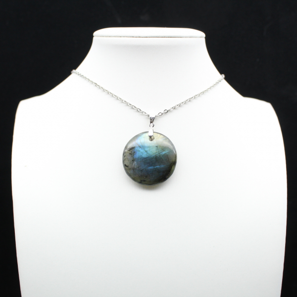 Round labradorite pendant