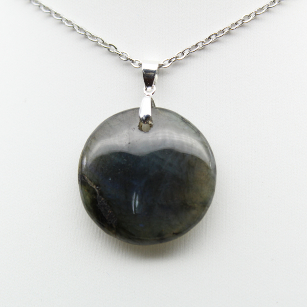 Round labradorite pendant