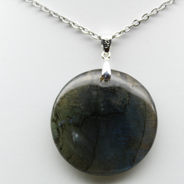 Round labradorite pendant