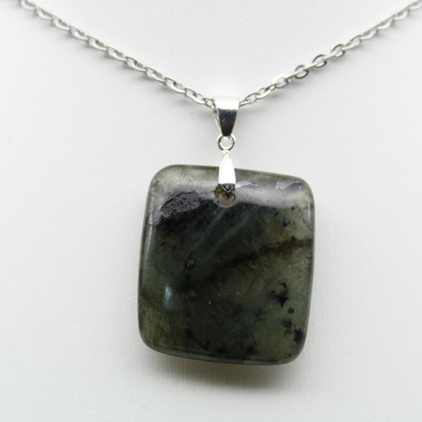 Square pendant in labradorite from Madagascar