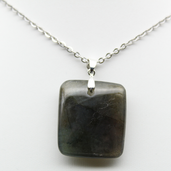 Square pendant in labradorite from Madagascar
