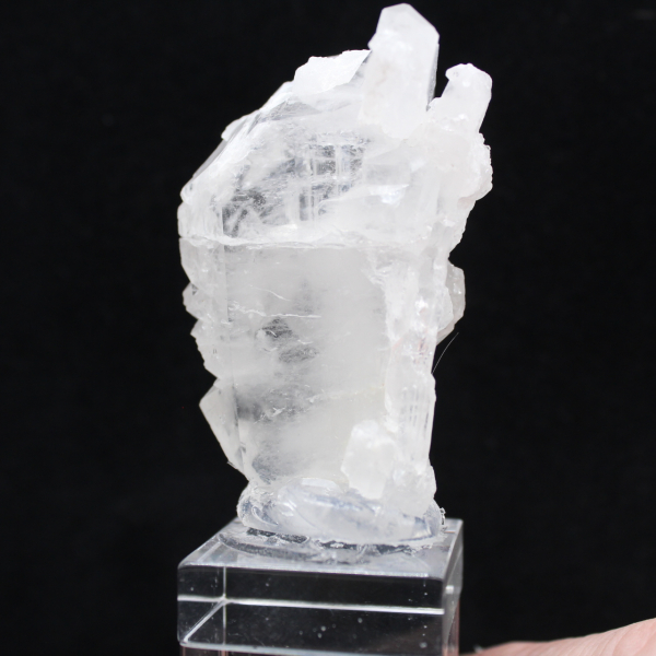 Faden quartz crystal on base