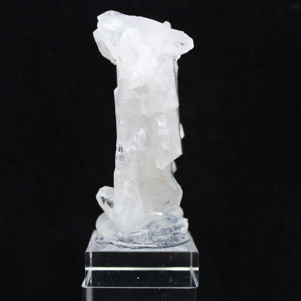 Faden quartz crystal on base