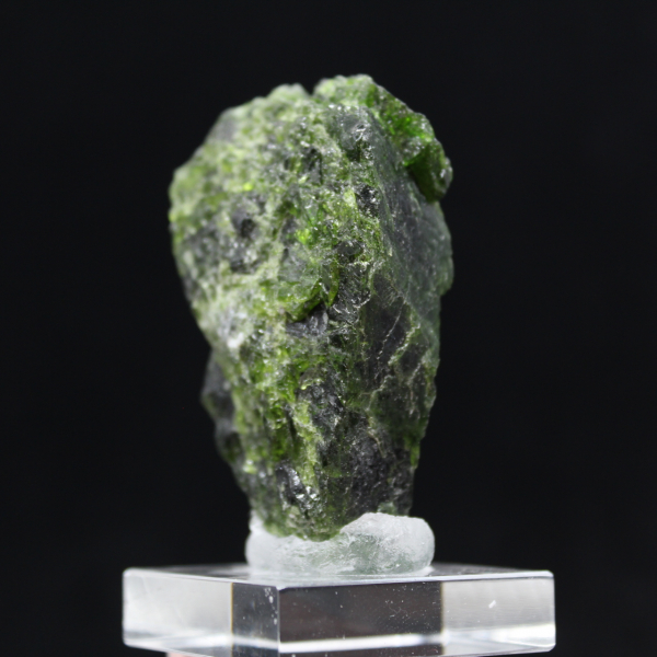 Chromediopside stone