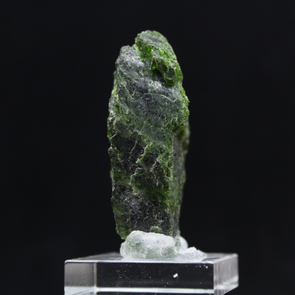 Chromediopside stone