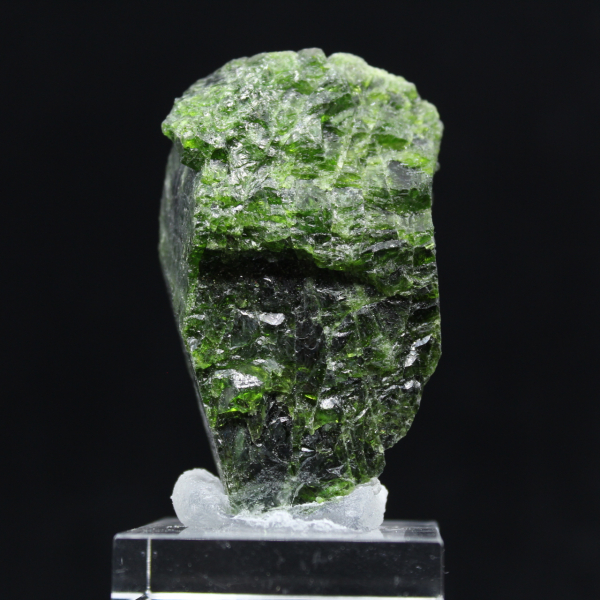 Chromediopside stone