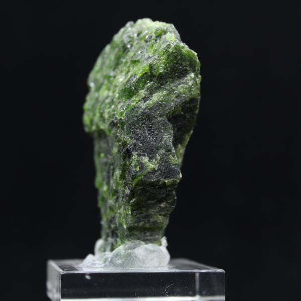 Chromediopside stone