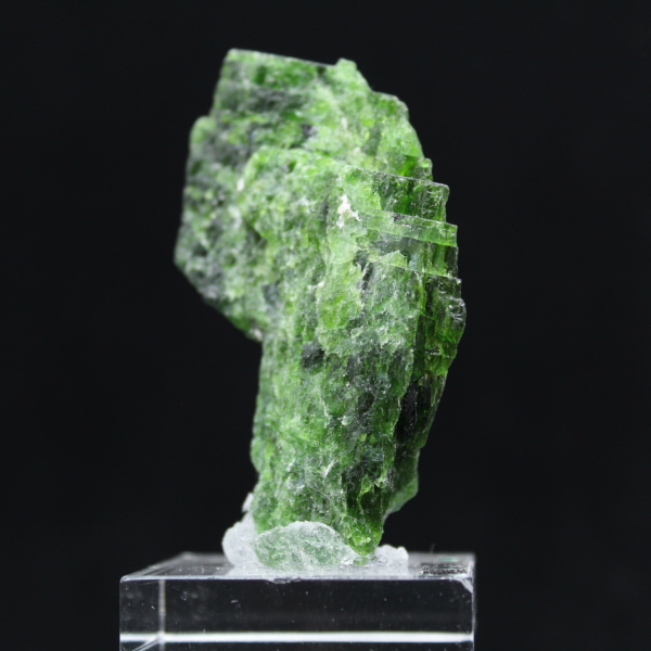 Chromediopside rock