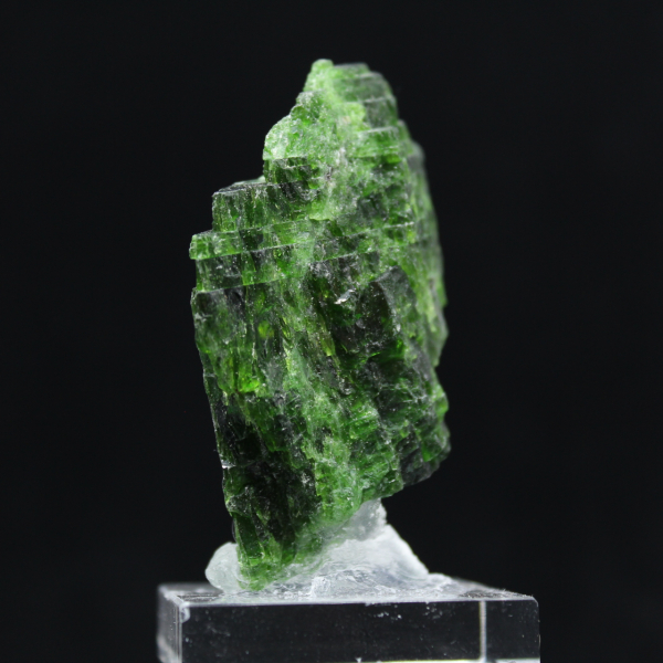 Chromediopside rock