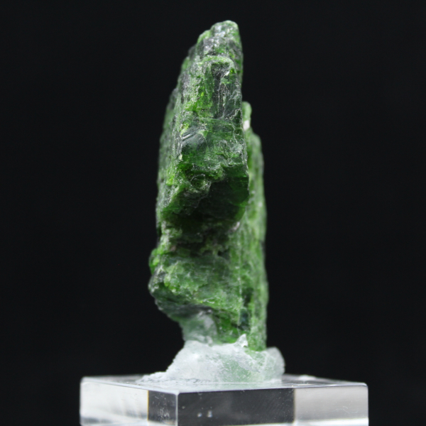 Chromediopside rock