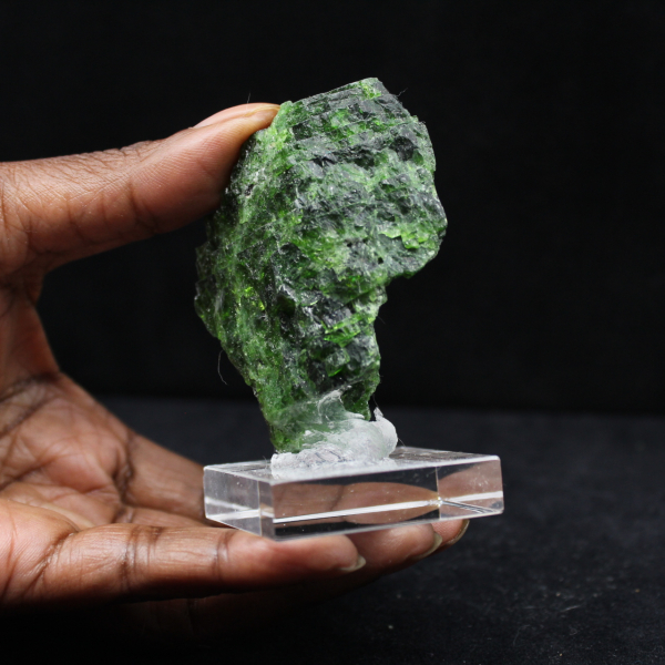Chromediopside rock