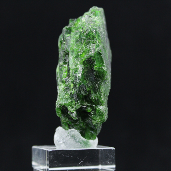 Chromediopside stone